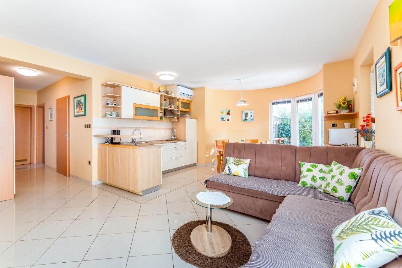 Apartments Lovorka Baška Eksteriør billede